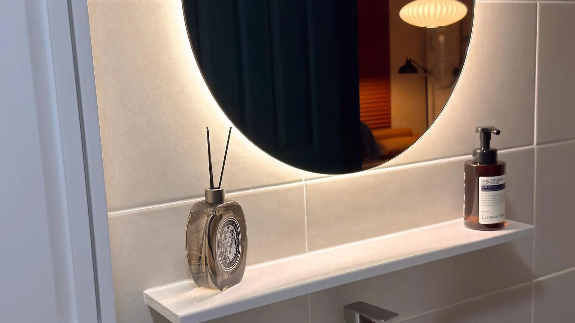 Botanic Vibe, Spacious 2Br, Dining 4 Beds, Subway 3Min Seoul Apartment