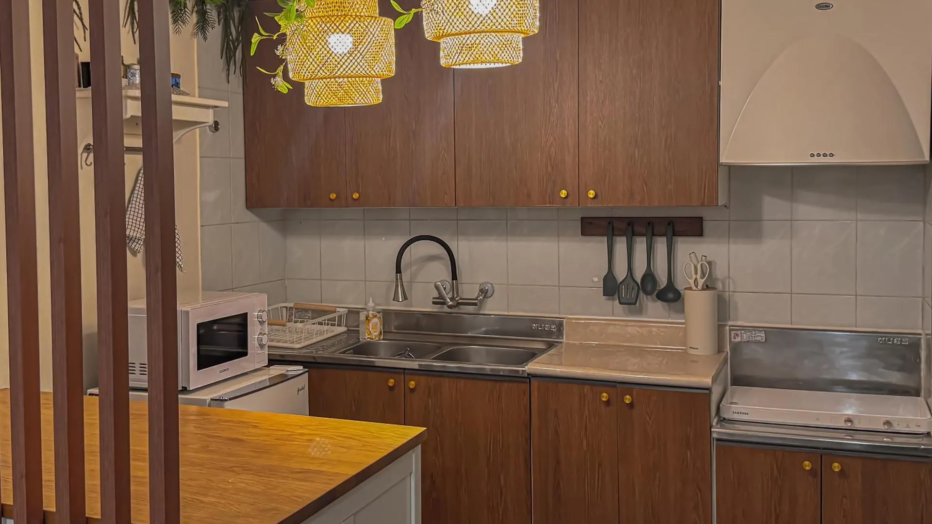 Botanic Vibe, Spacious 2Br, Dining 4 Beds, Subway 3Min Seoul South Korea