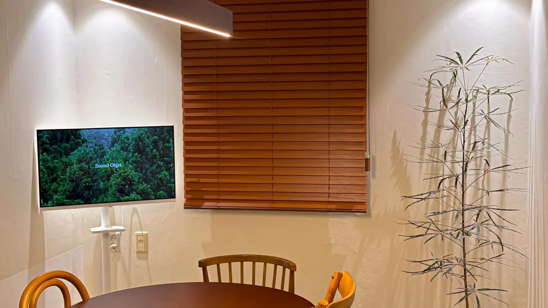 Botanic Vibe, Spacious 2Br, Dining 4 Beds, Subway 3Min Seoul