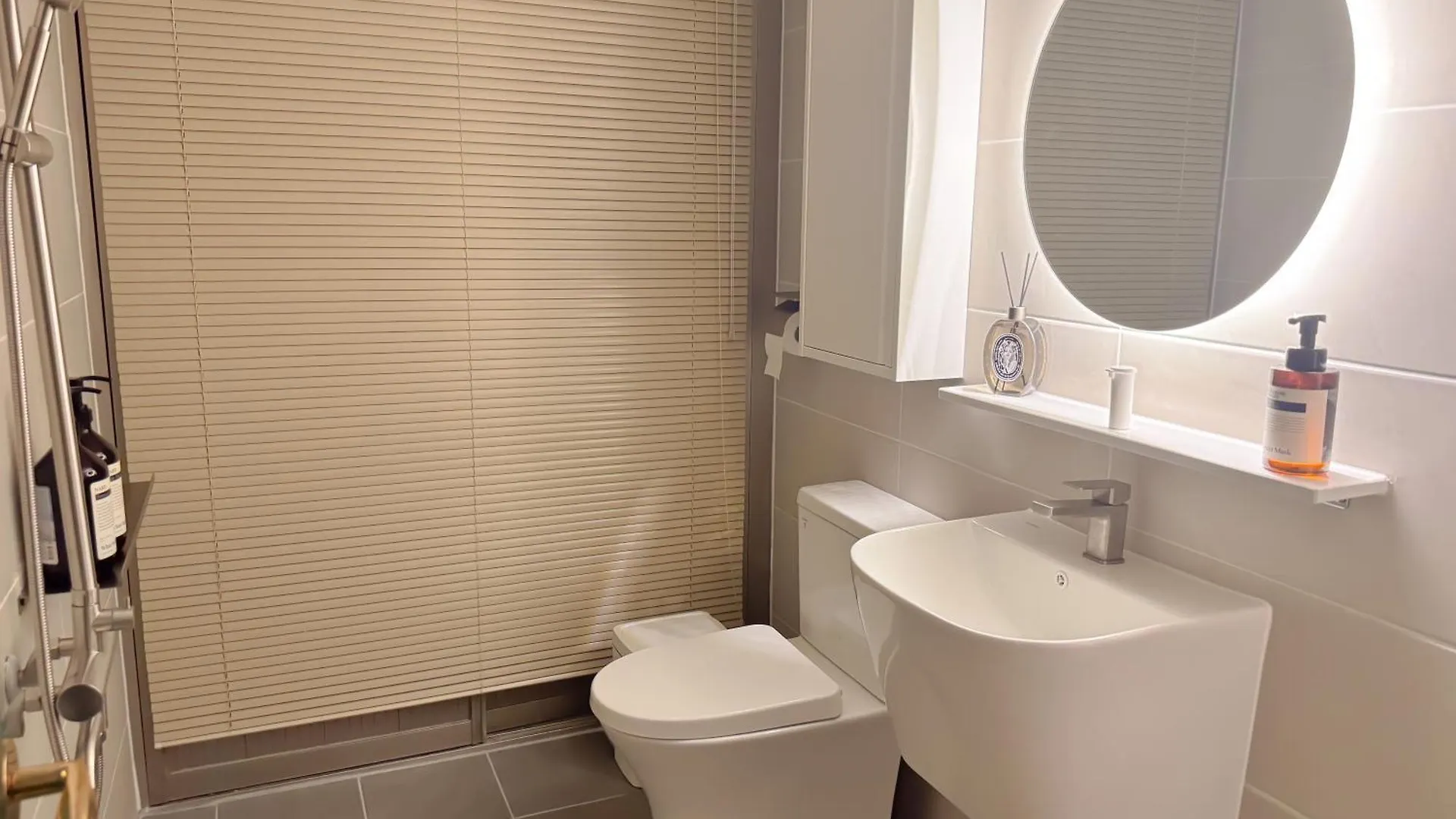 Apartment Botanic Vibe, Spacious 2Br, Dining 4 Beds, Subway 3Min Seoul South Korea